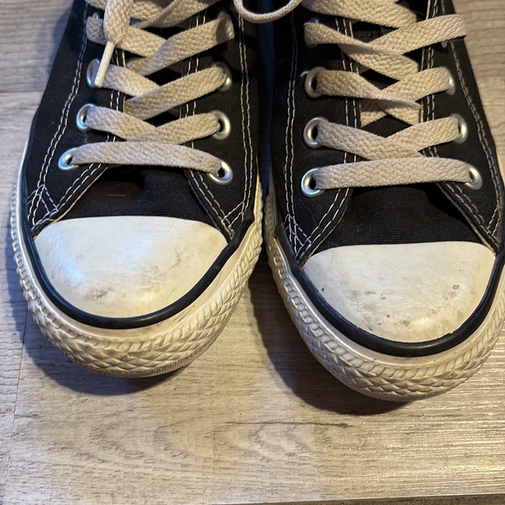 Converse Black and White Chuck Taylor Sneakers women 7.5 / men 5.5 - Picture 3 of 11